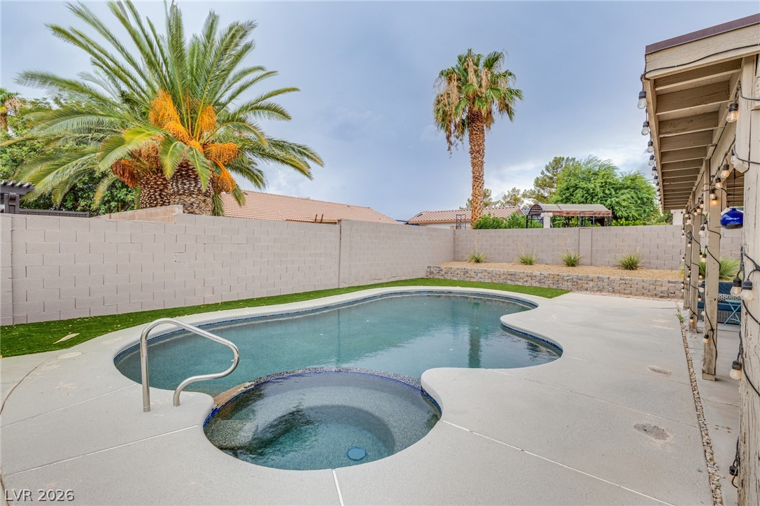 3249 Palmdesert Way Las Vegas NV 89120