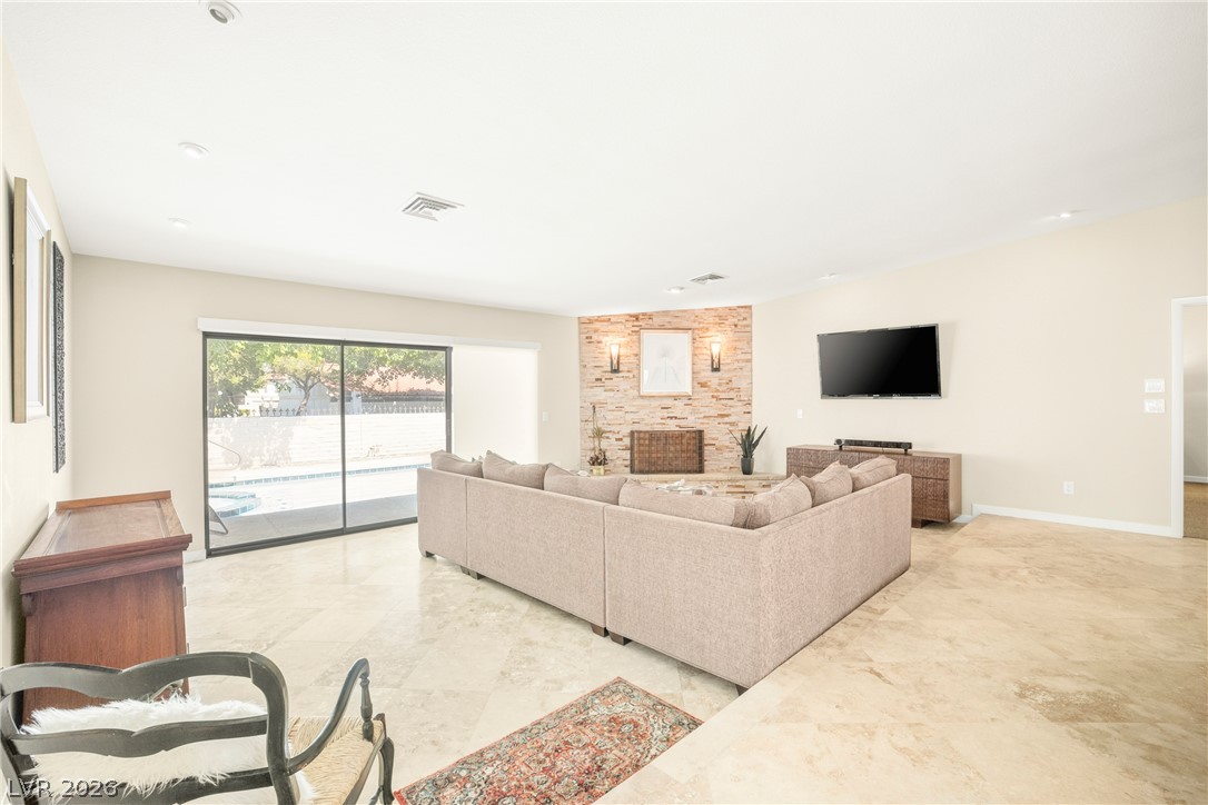 1913 Plaza Del Dios Las Vegas NV 89102