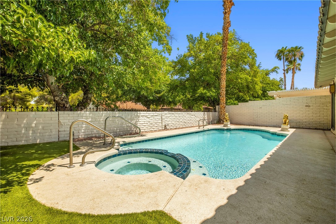 1913 Plaza Del Dios Las Vegas NV 89102