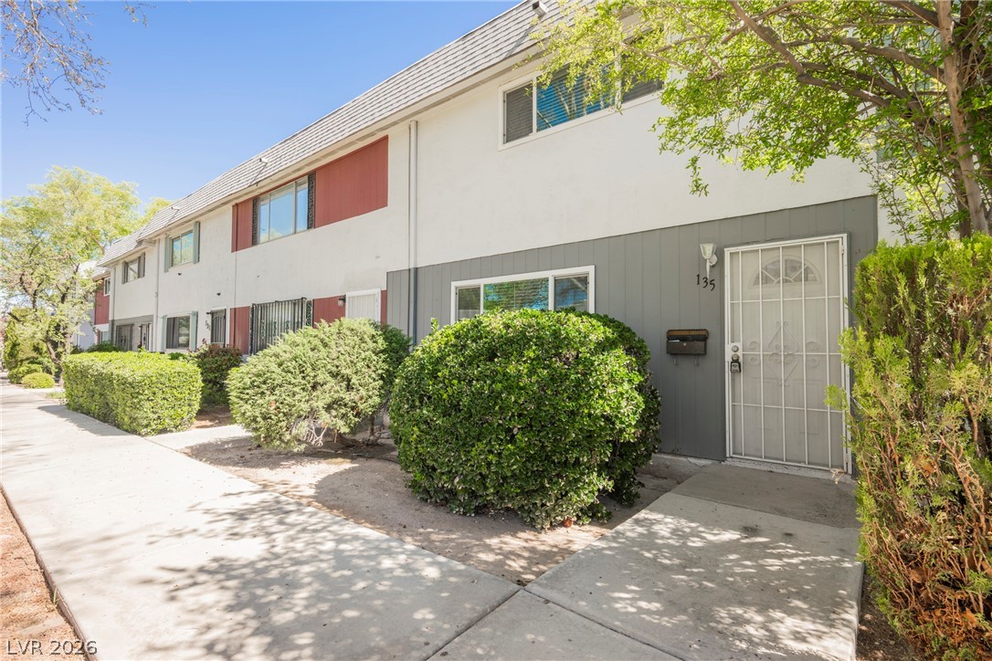 135 Greenbriar Townhouse Way Las Vegas NV 89121