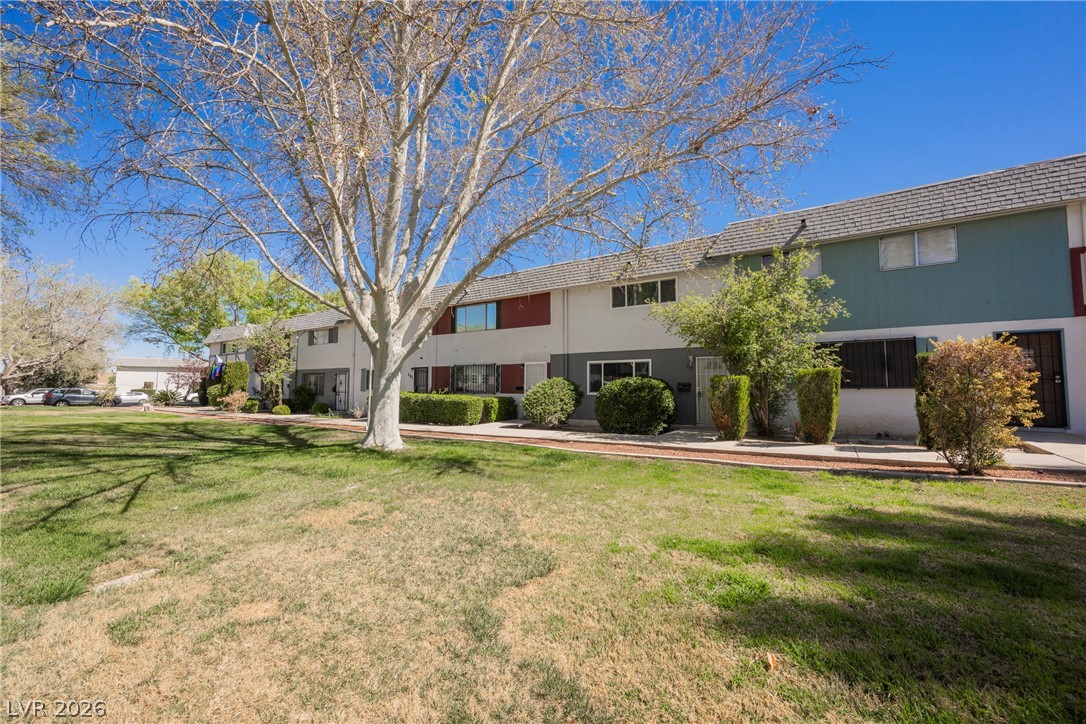135 Greenbriar Townhouse Way Las Vegas NV 89121