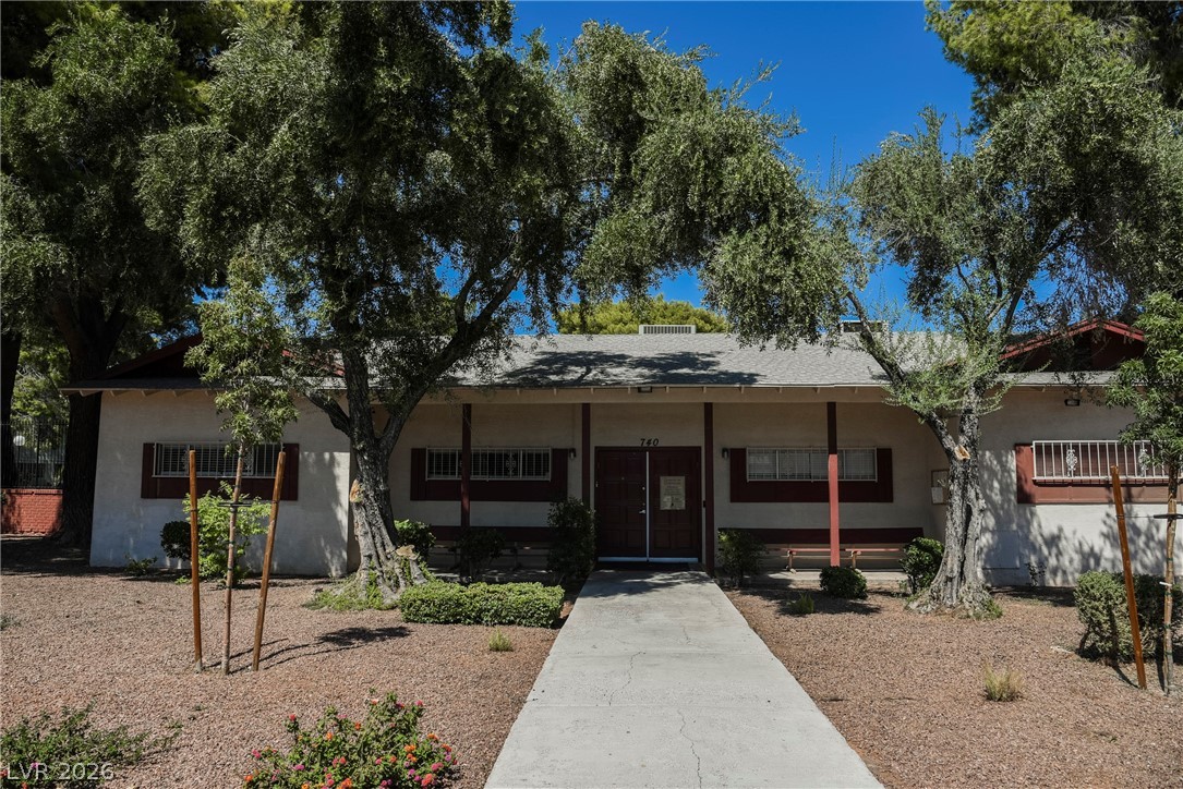 135 Greenbriar Townhouse Way Las Vegas NV 89121