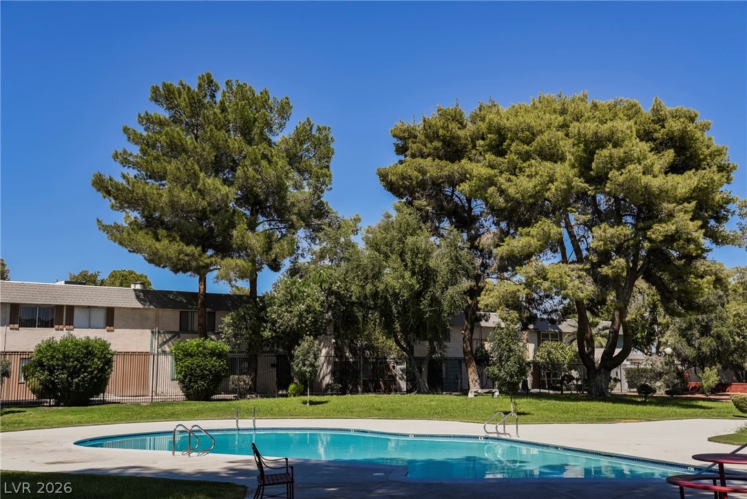 135 Greenbriar Townhouse Way Las Vegas NV 89121