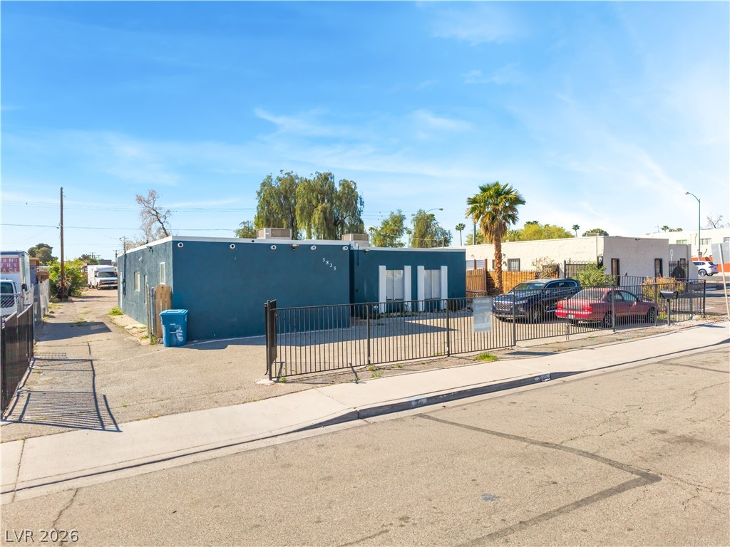 3825 Raymert Drive Las Vegas NV 89121