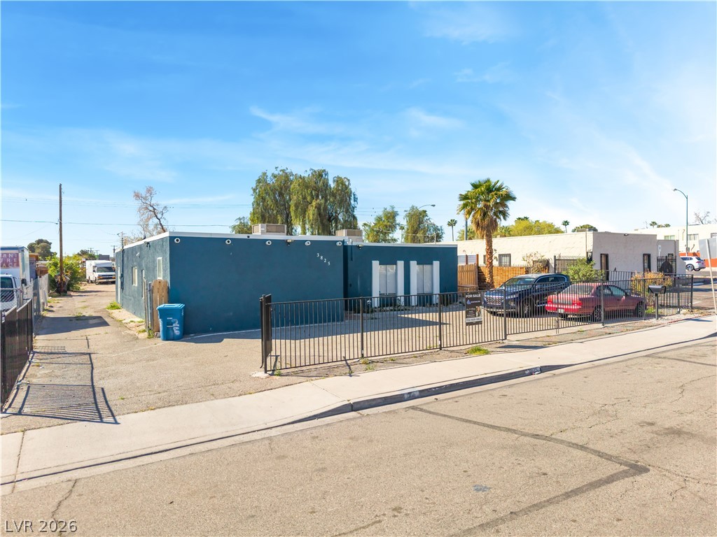 3825 Raymert Drive Las Vegas NV 89121
