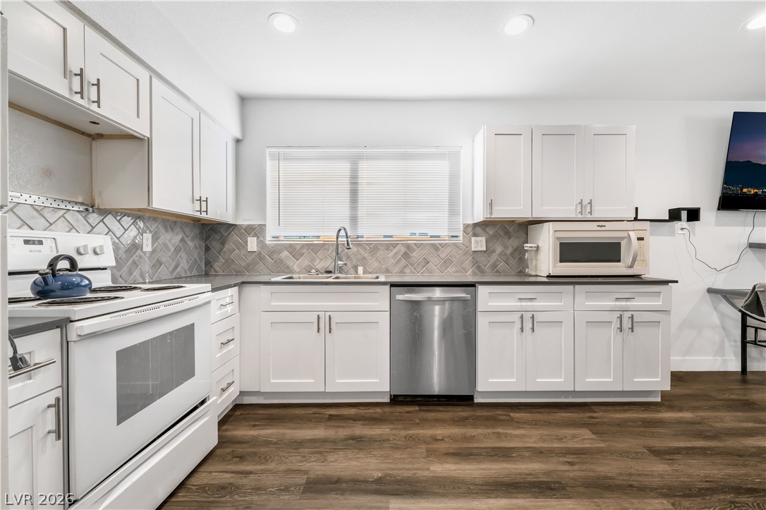 3825 Raymert Drive Las Vegas NV 89121