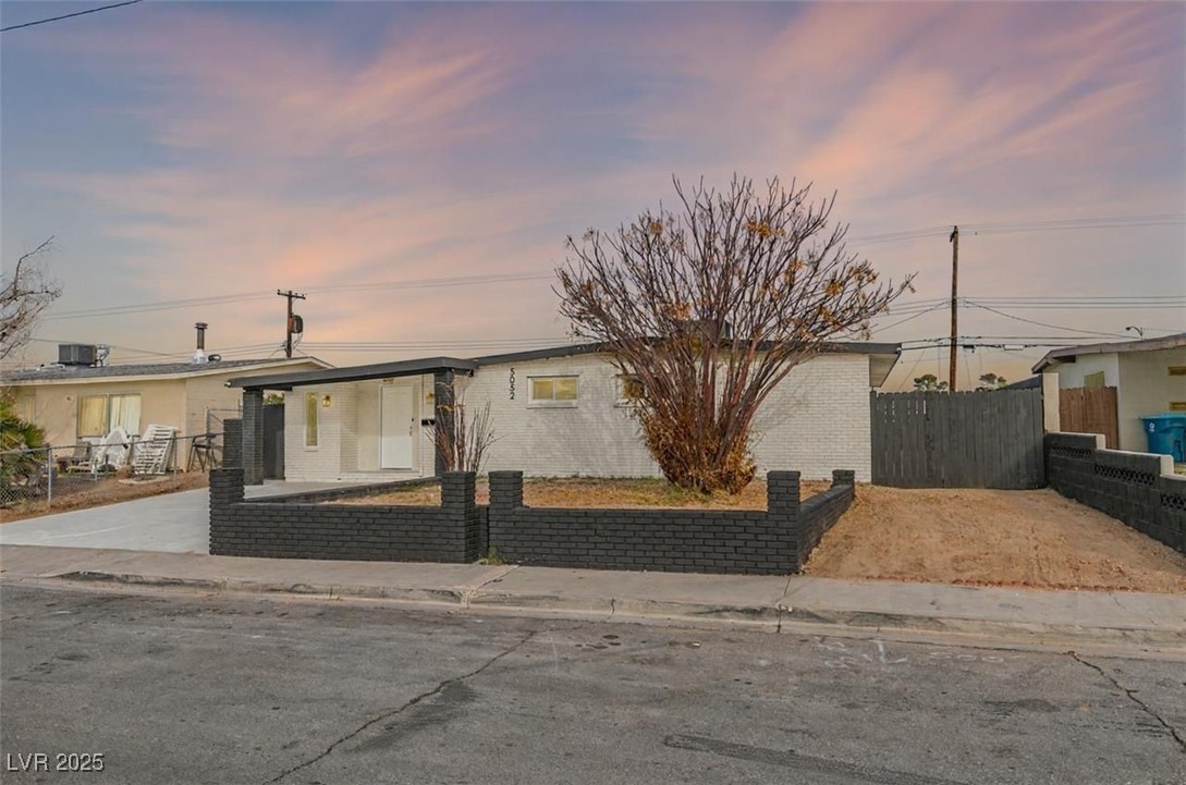 5052 Newton Drive Las Vegas NV 89122