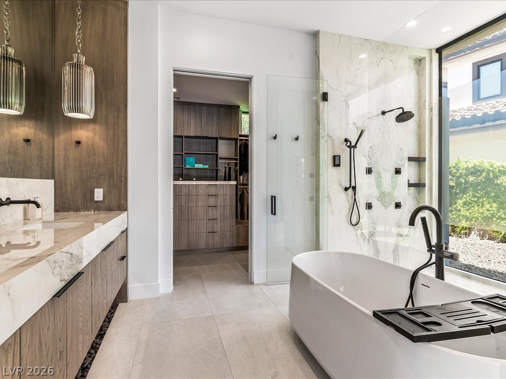 8733 Newport Isle Court Las Vegas NV 89117