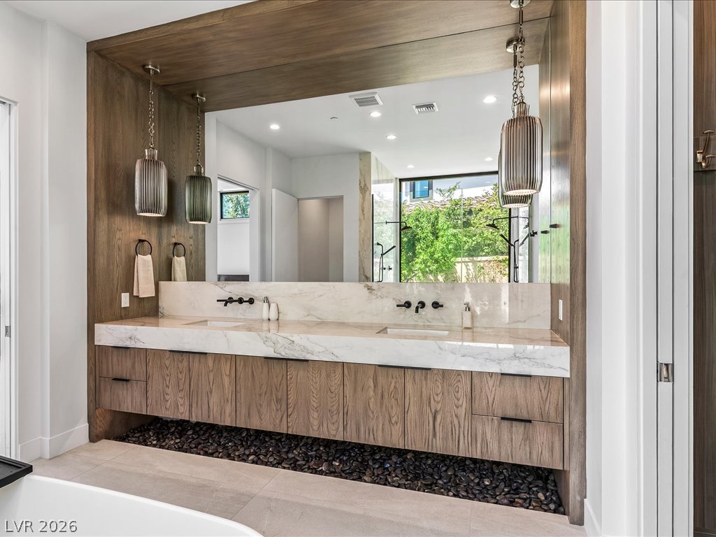 8733 Newport Isle Court Las Vegas NV 89117