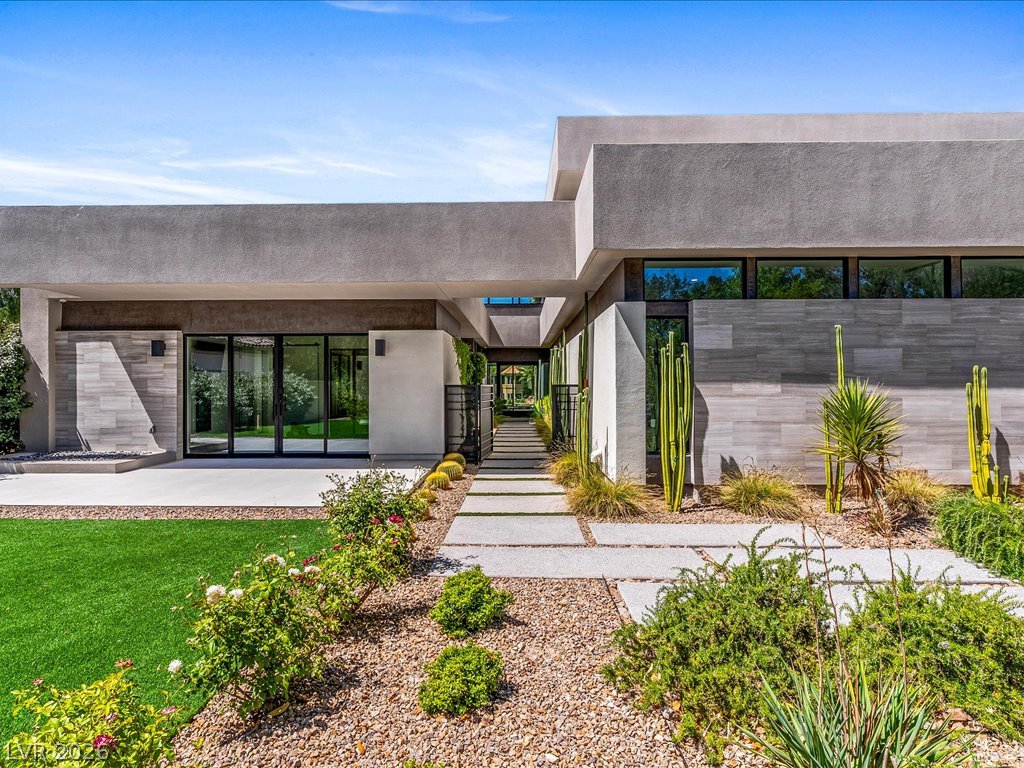8733 Newport Isle Court Las Vegas NV 89117