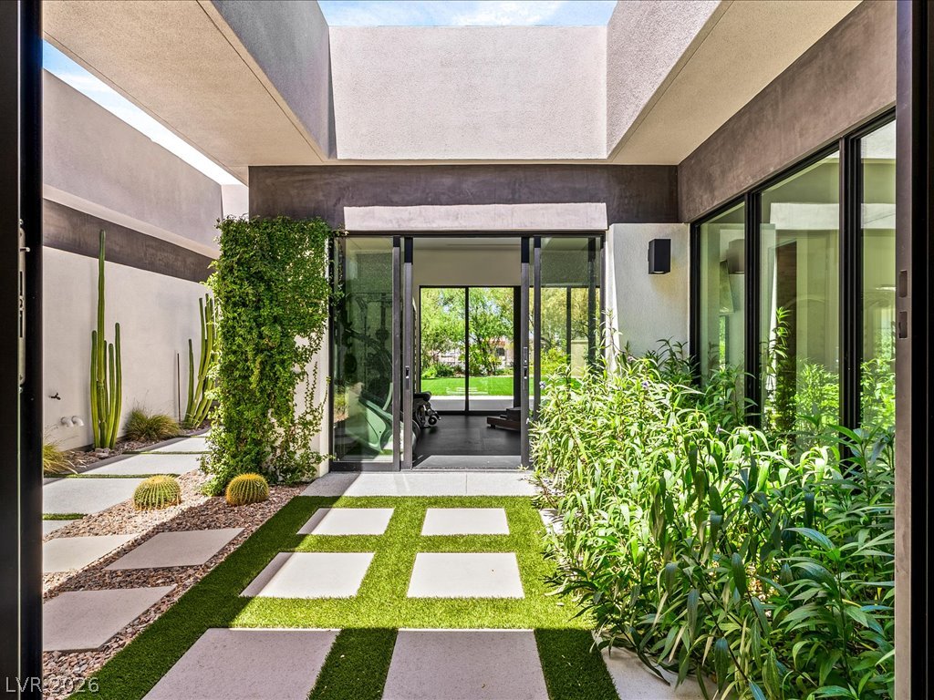 8733 Newport Isle Court Las Vegas NV 89117