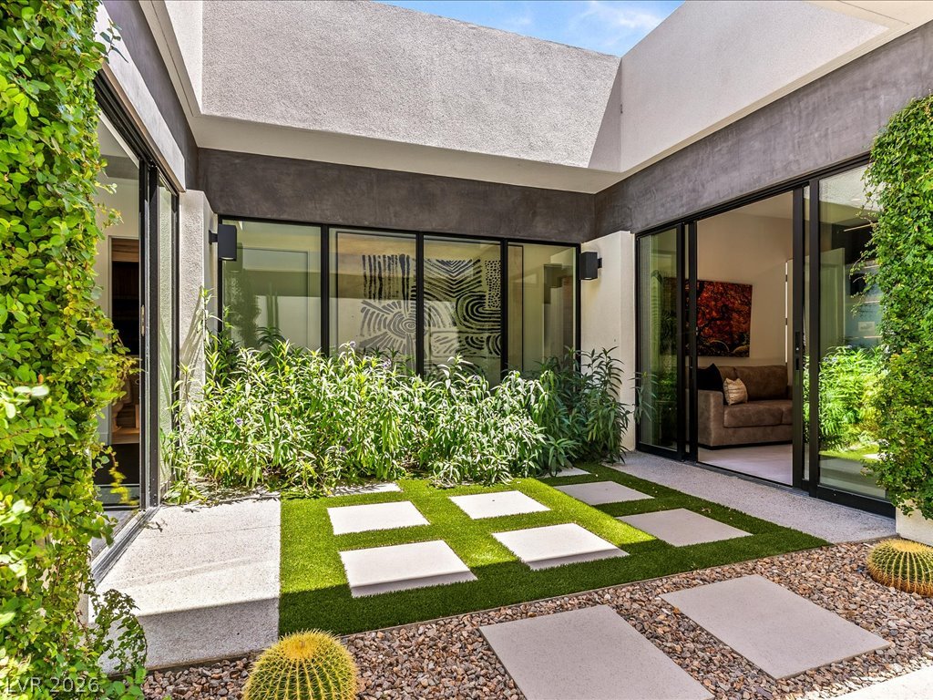 8733 Newport Isle Court Las Vegas NV 89117