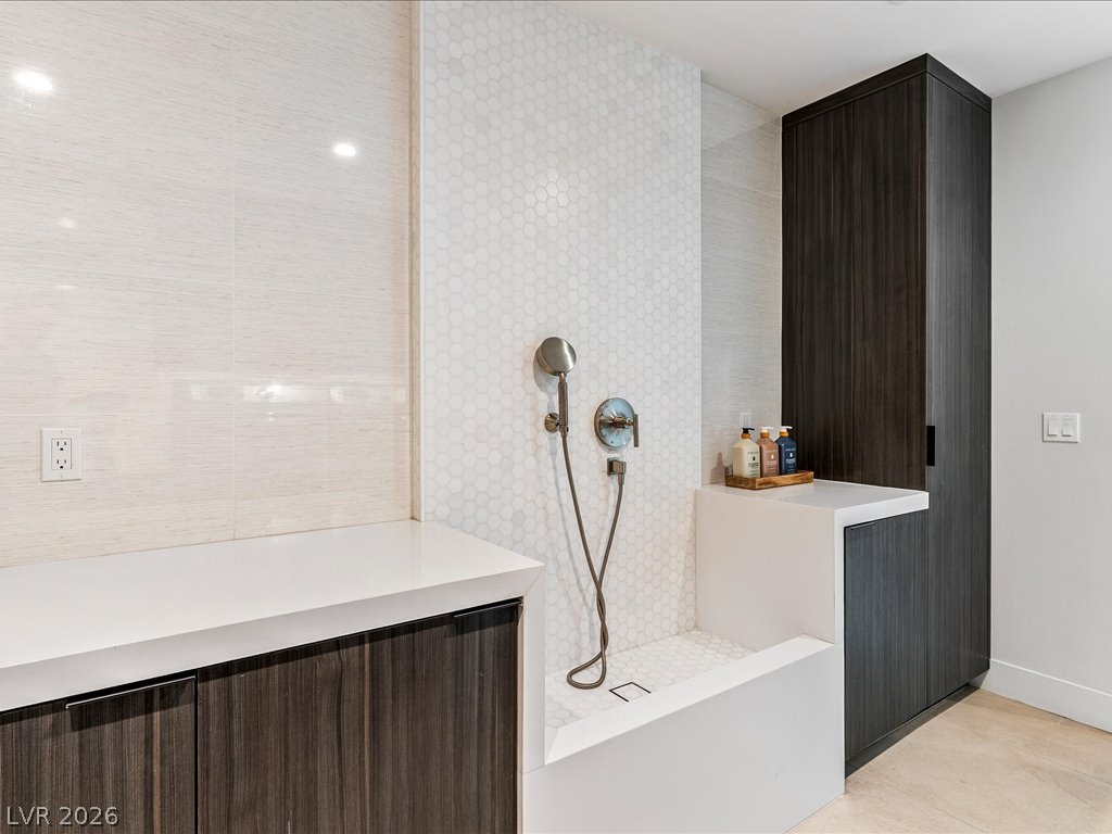 8733 Newport Isle Court Las Vegas NV 89117