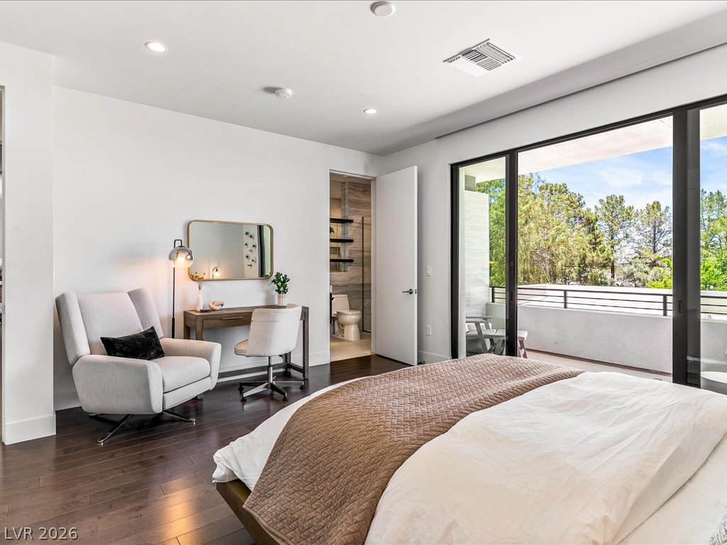 8733 Newport Isle Court Las Vegas NV 89117