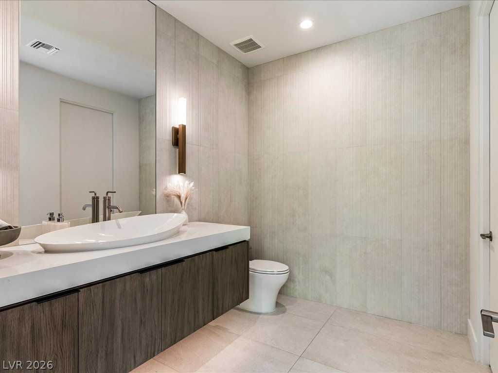 8733 Newport Isle Court Las Vegas NV 89117
