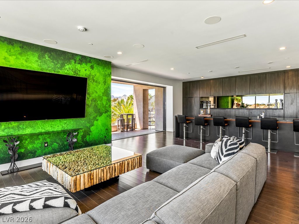 8733 Newport Isle Court Las Vegas NV 89117