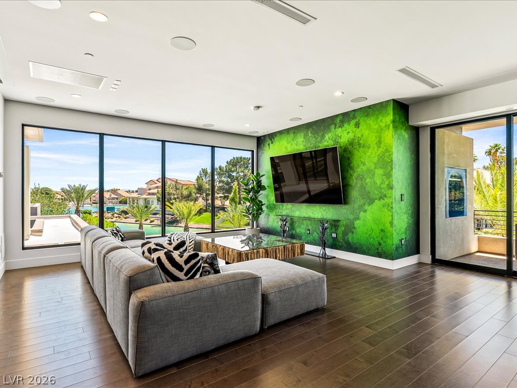 8733 Newport Isle Court Las Vegas NV 89117