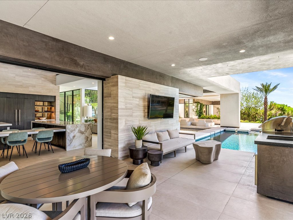 8733 Newport Isle Court Las Vegas NV 89117