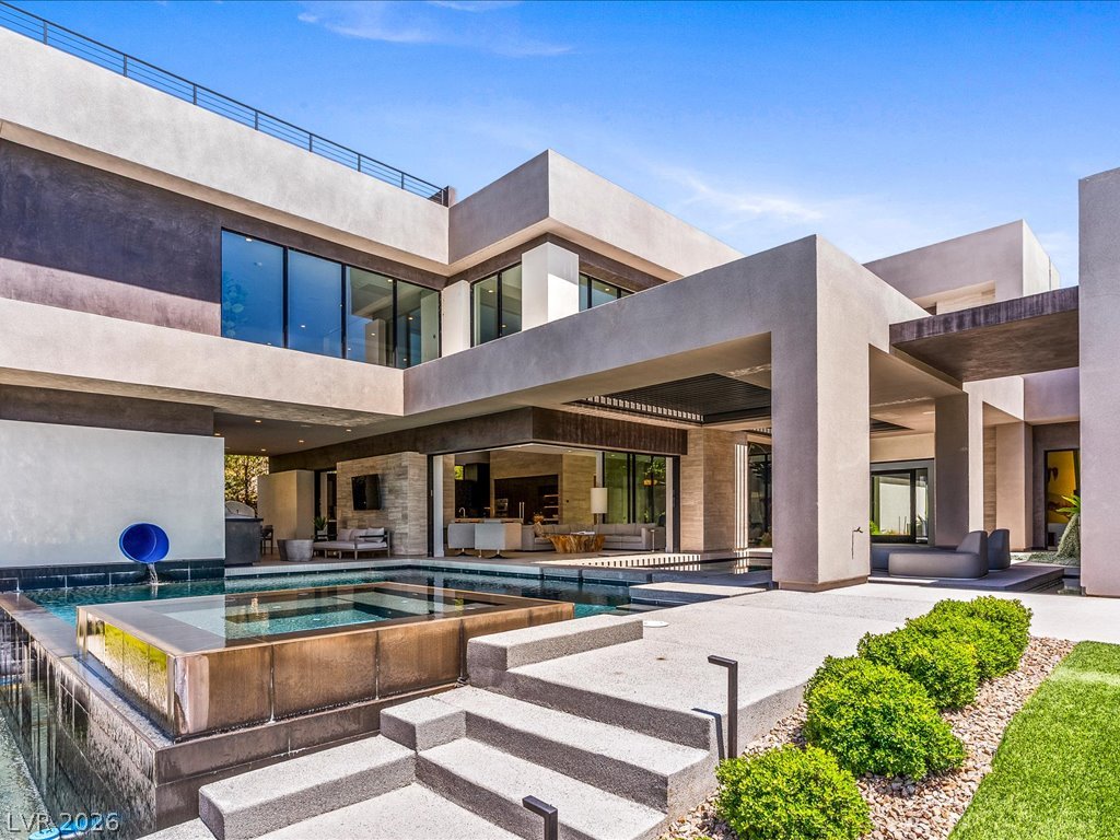 8733 Newport Isle Court Las Vegas NV 89117