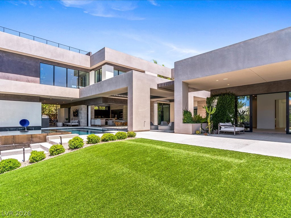 8733 Newport Isle Court Las Vegas NV 89117