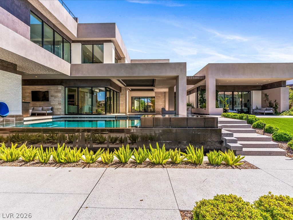 8733 Newport Isle Court Las Vegas NV 89117