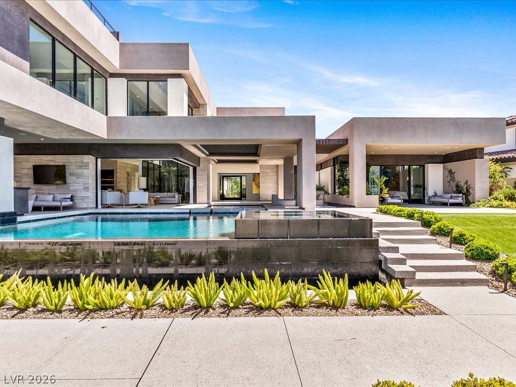 8733 Newport Isle Court Las Vegas NV 89117