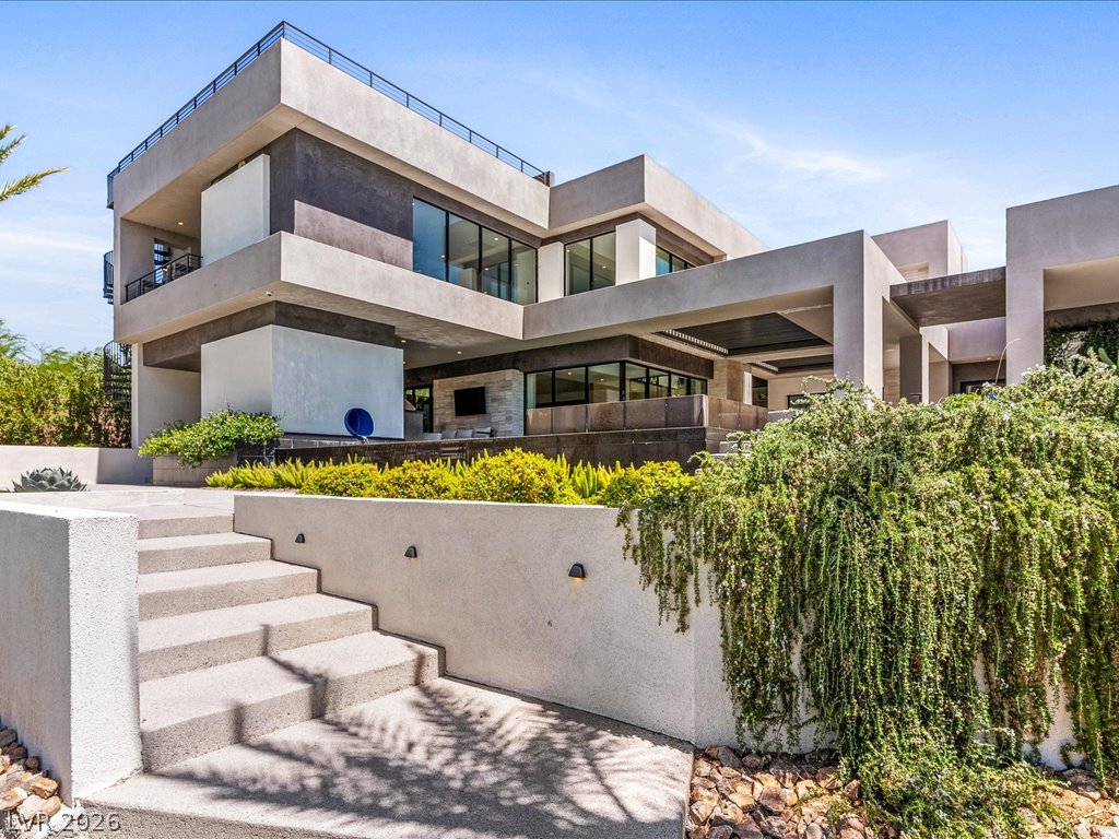8733 Newport Isle Court Las Vegas NV 89117