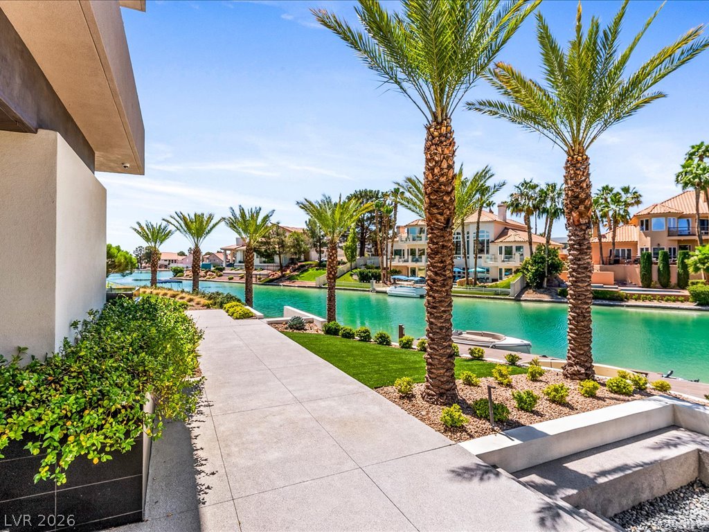 8733 Newport Isle Court Las Vegas NV 89117