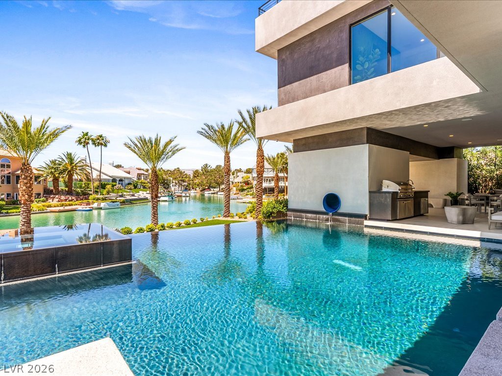 8733 Newport Isle Court Las Vegas NV 89117