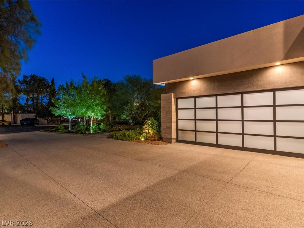 8733 Newport Isle Court Las Vegas NV 89117