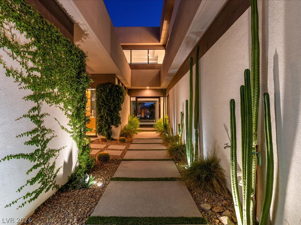 8733 Newport Isle Court Las Vegas NV 89117