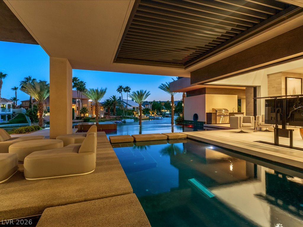 8733 Newport Isle Court Las Vegas NV 89117