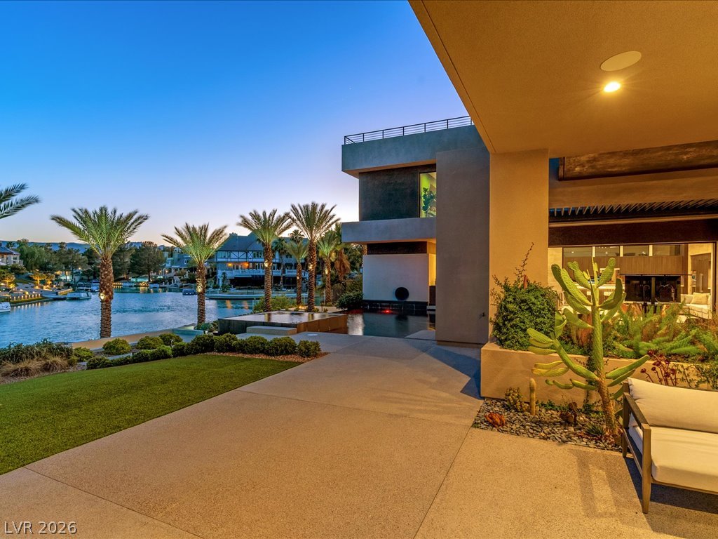 8733 Newport Isle Court Las Vegas NV 89117