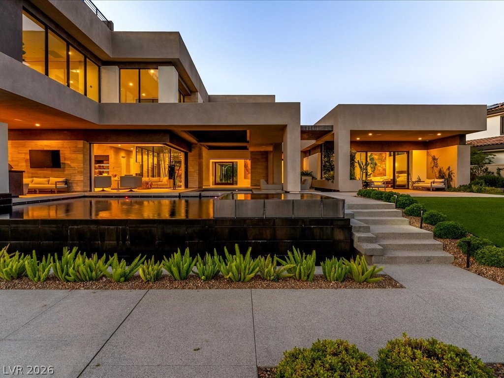 8733 Newport Isle Court Las Vegas NV 89117