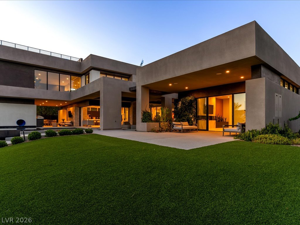 8733 Newport Isle Court Las Vegas NV 89117