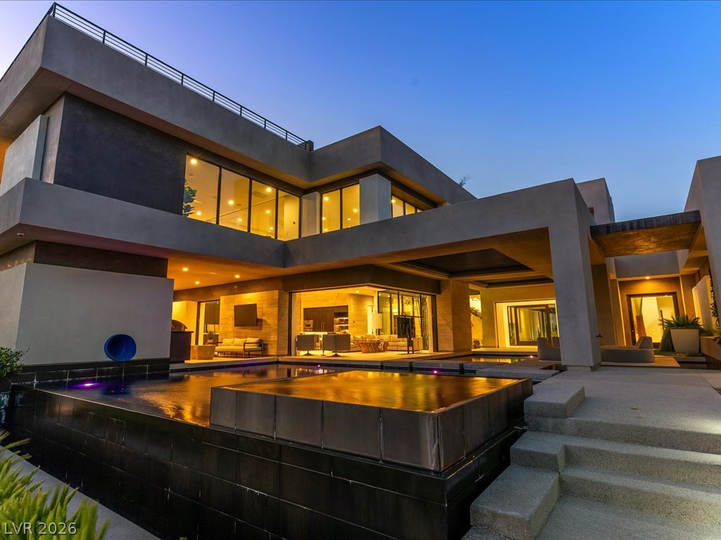 8733 Newport Isle Court Las Vegas NV 89117