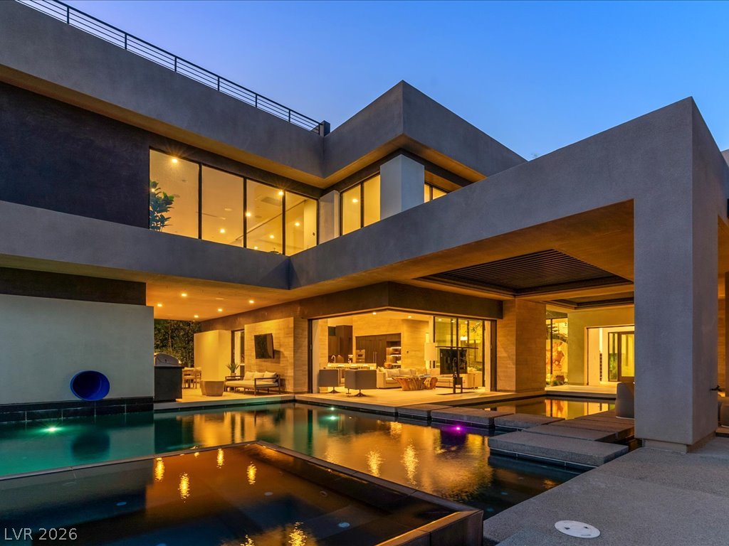 8733 Newport Isle Court Las Vegas NV 89117