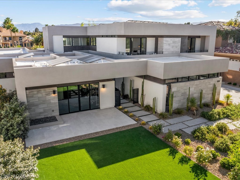 8733 Newport Isle Court Las Vegas NV 89117