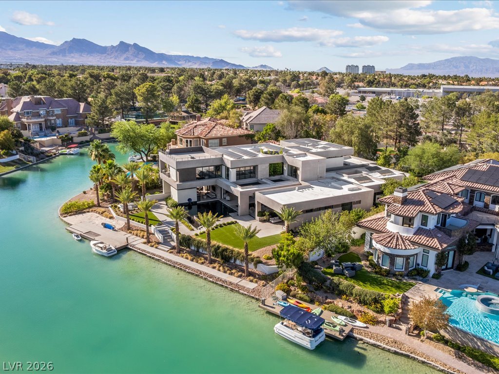 8733 Newport Isle Court Las Vegas NV 89117