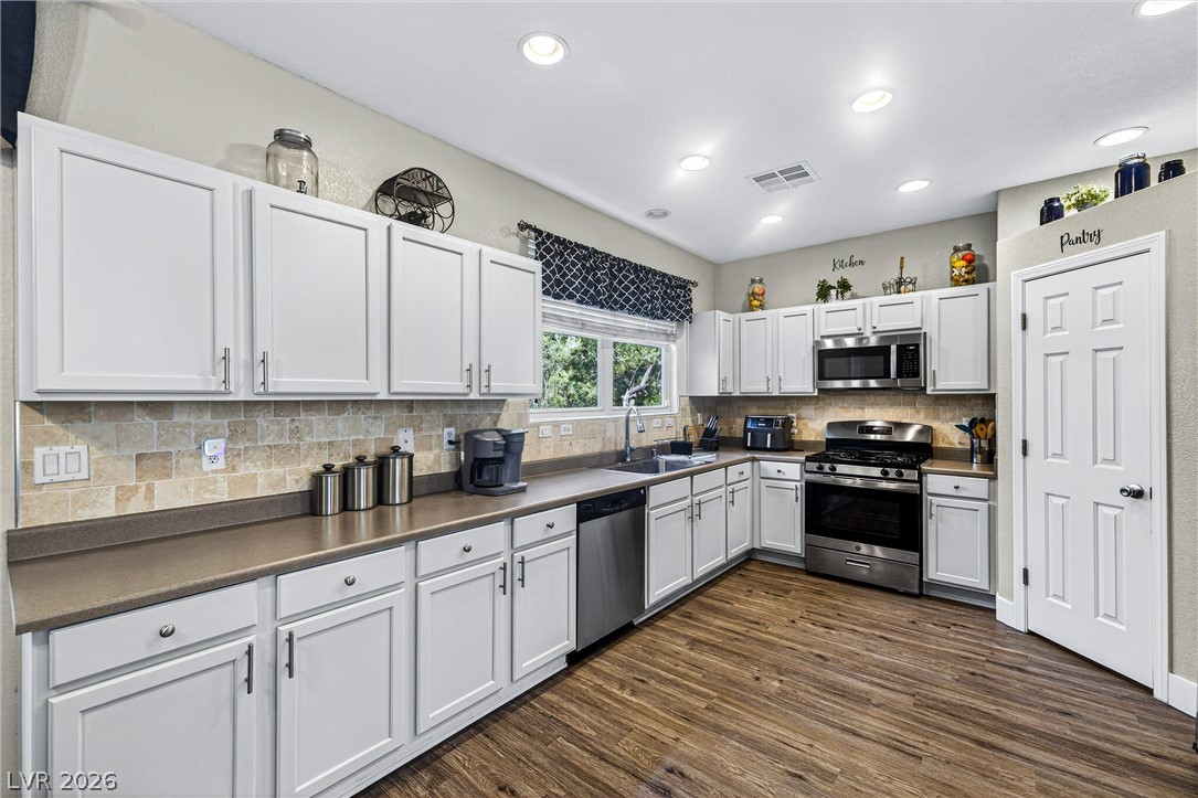 8796 Salvestrin Point Avenue Las Vegas NV 89148