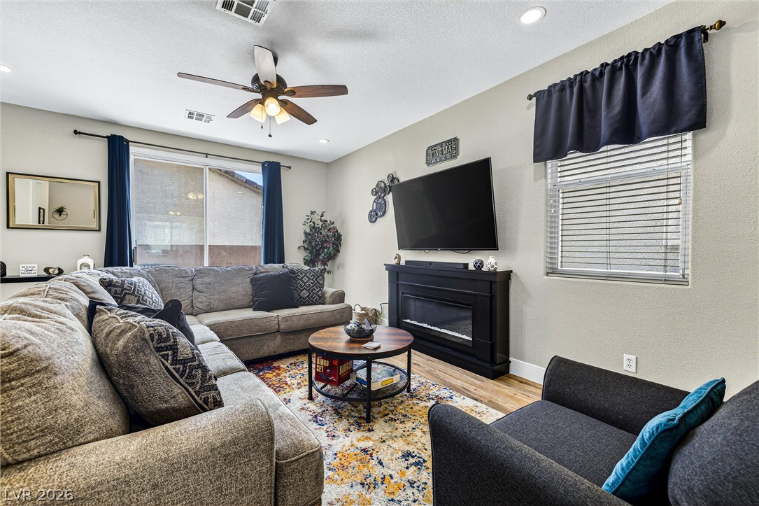8796 Salvestrin Point Avenue Las Vegas NV 89148