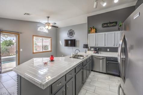 7017 Golden Desert Avenue Las Vegas NV 89129
