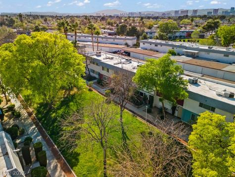 213 Greenbriar Townhouse Way Las Vegas NV 89121