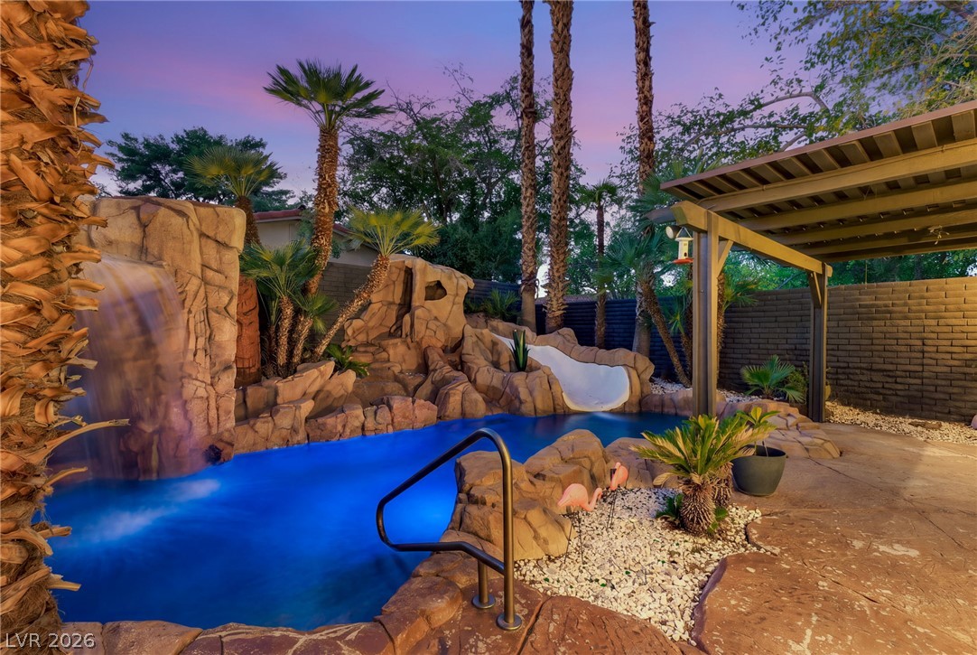 2100 Plaza Del Dios Las Vegas NV 89102