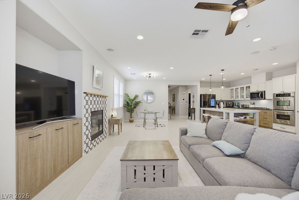 10016 Silver Cliff Street Las Vegas NV 89178