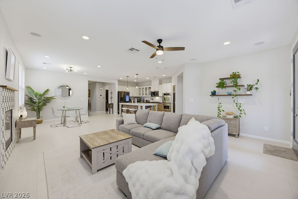 10016 Silver Cliff Street Las Vegas NV 89178