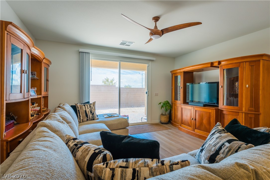 6729 Drapemaster Avenue Las Vegas NV 89156