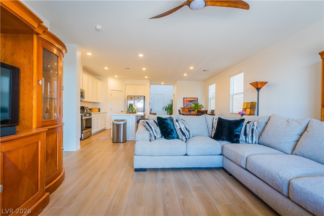 6729 Drapemaster Avenue Las Vegas NV 89156