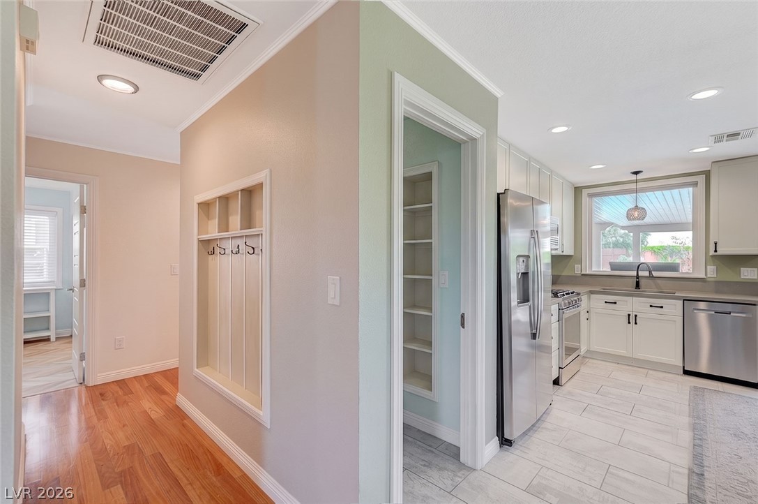 8532 Hidden Pines Avenue Las Vegas NV 89143
