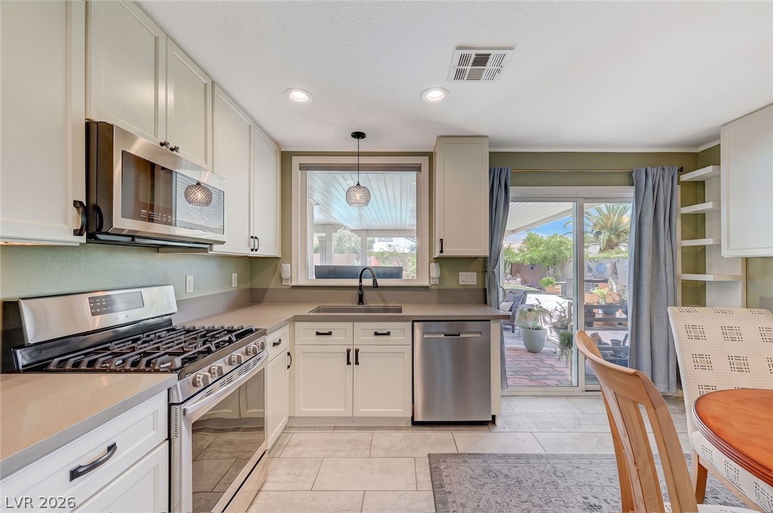 8532 Hidden Pines Avenue Las Vegas NV 89143